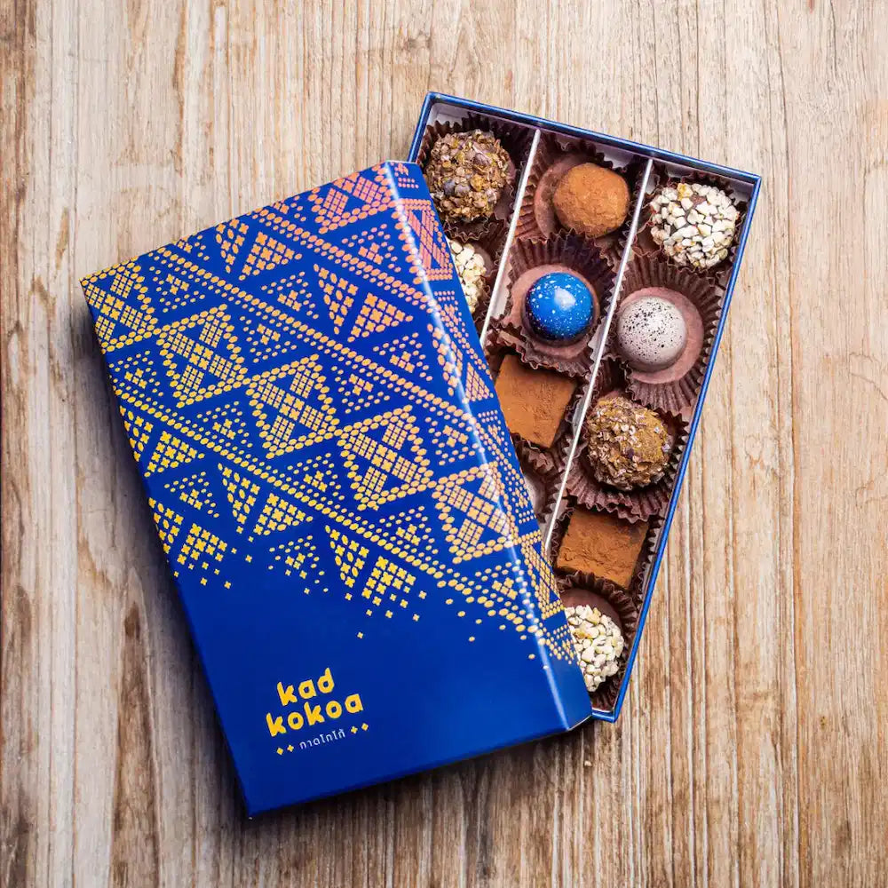 Kad Kokoa bonbon box 15 pieces with assorted single origin chocolate truffles