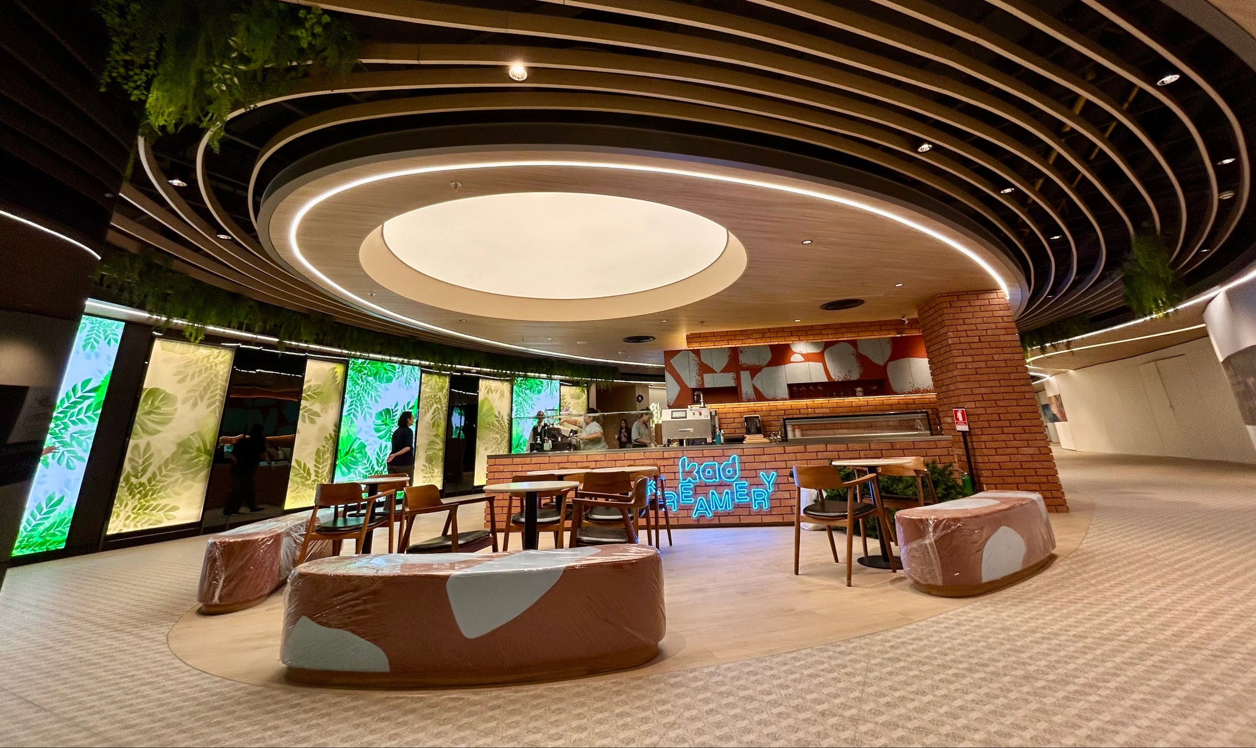 kad kreamery shop at velaa langsuan bangkok